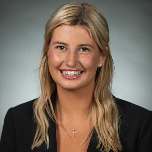 Caroline Torn headshot