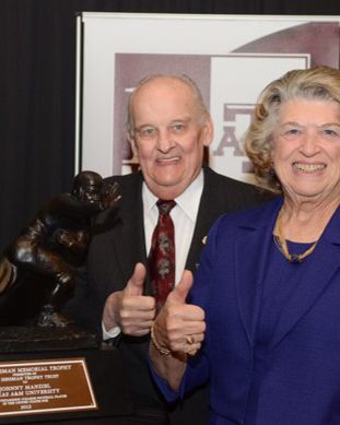 Ann and Bob Berger giving thumbs up
